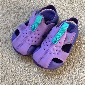 Infant Nike Water Shoes - Size 4